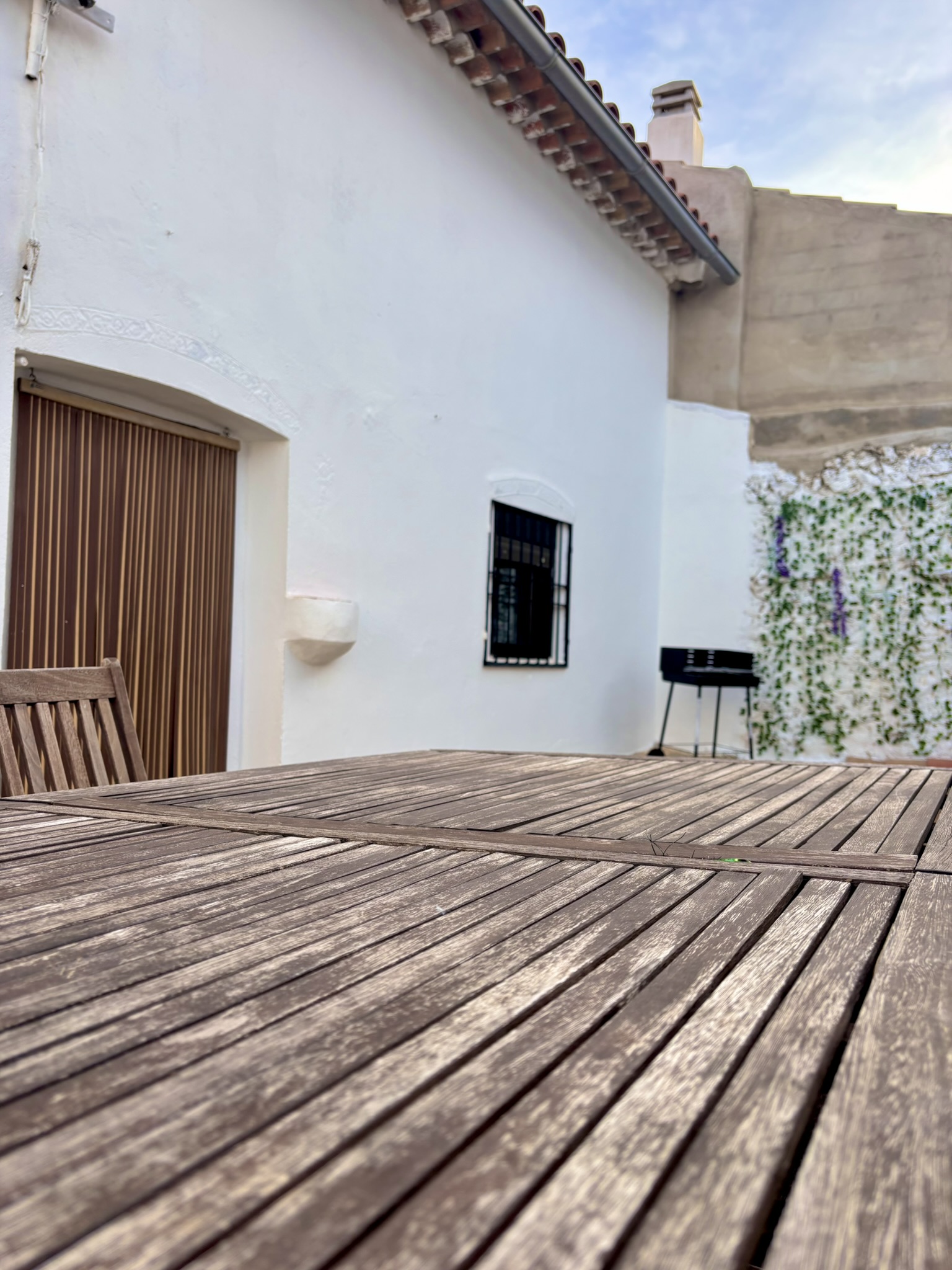 Zona exterior con mesa SERAGAL